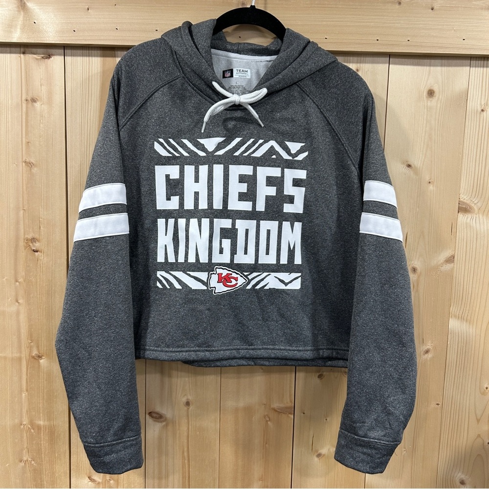 NFL Team Apparel Kansas City Chiefs "Chiefs Kingdom" Cropped Hoodie - Size Large